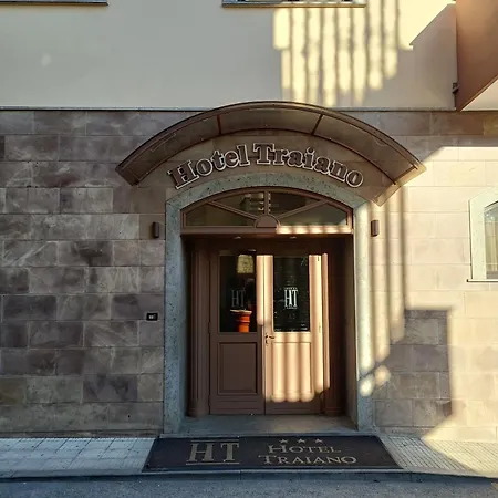 Traiano فندق شيفيتافيكْيا