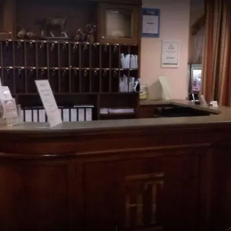 特拉亚诺酒店